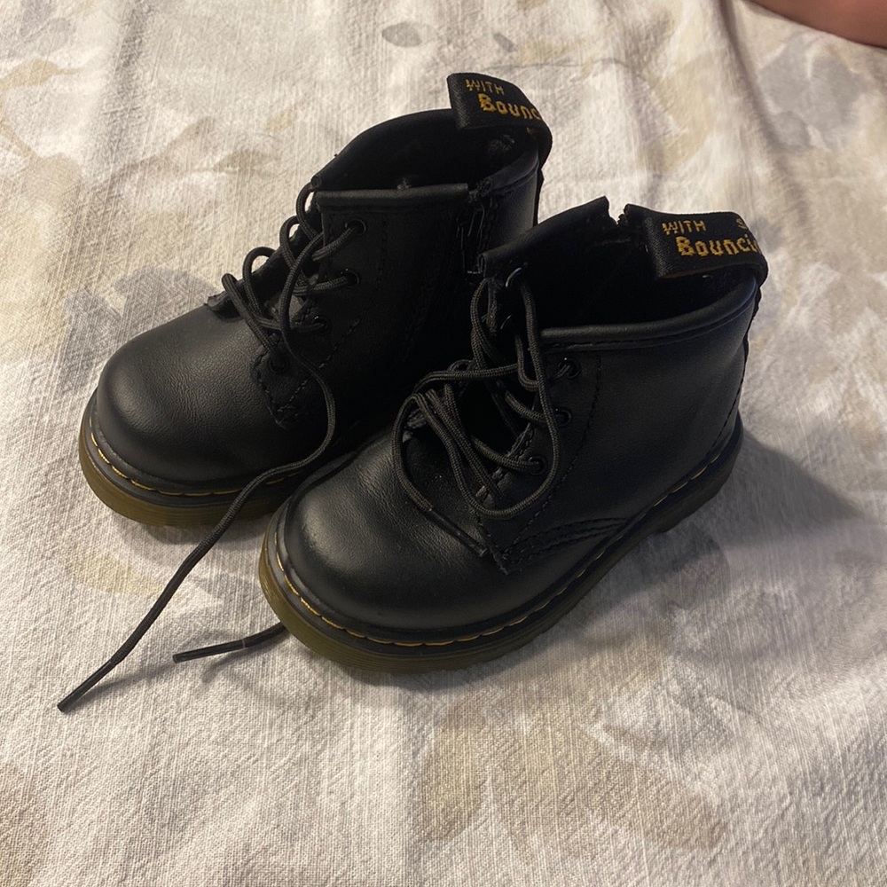 Toddler Doc Martens size 6 EUC